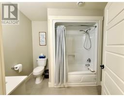 18 Evergreen Crescent thumbnail 10