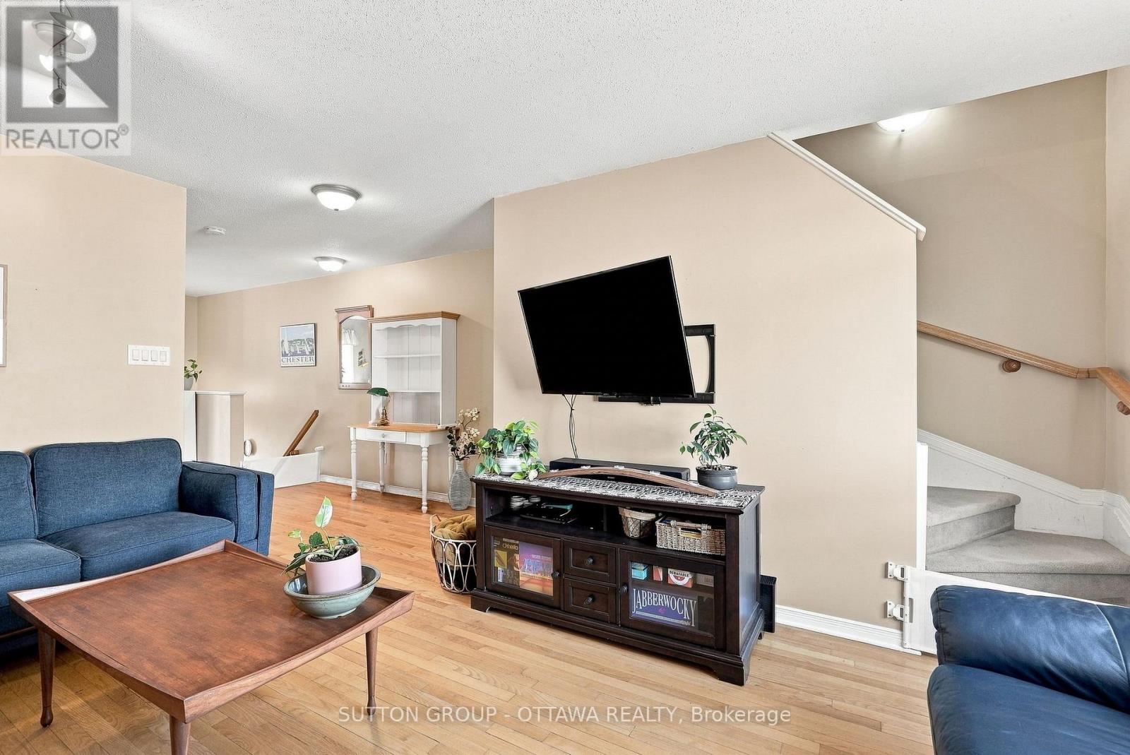 22 MANHATTAN CRESCENT - 12