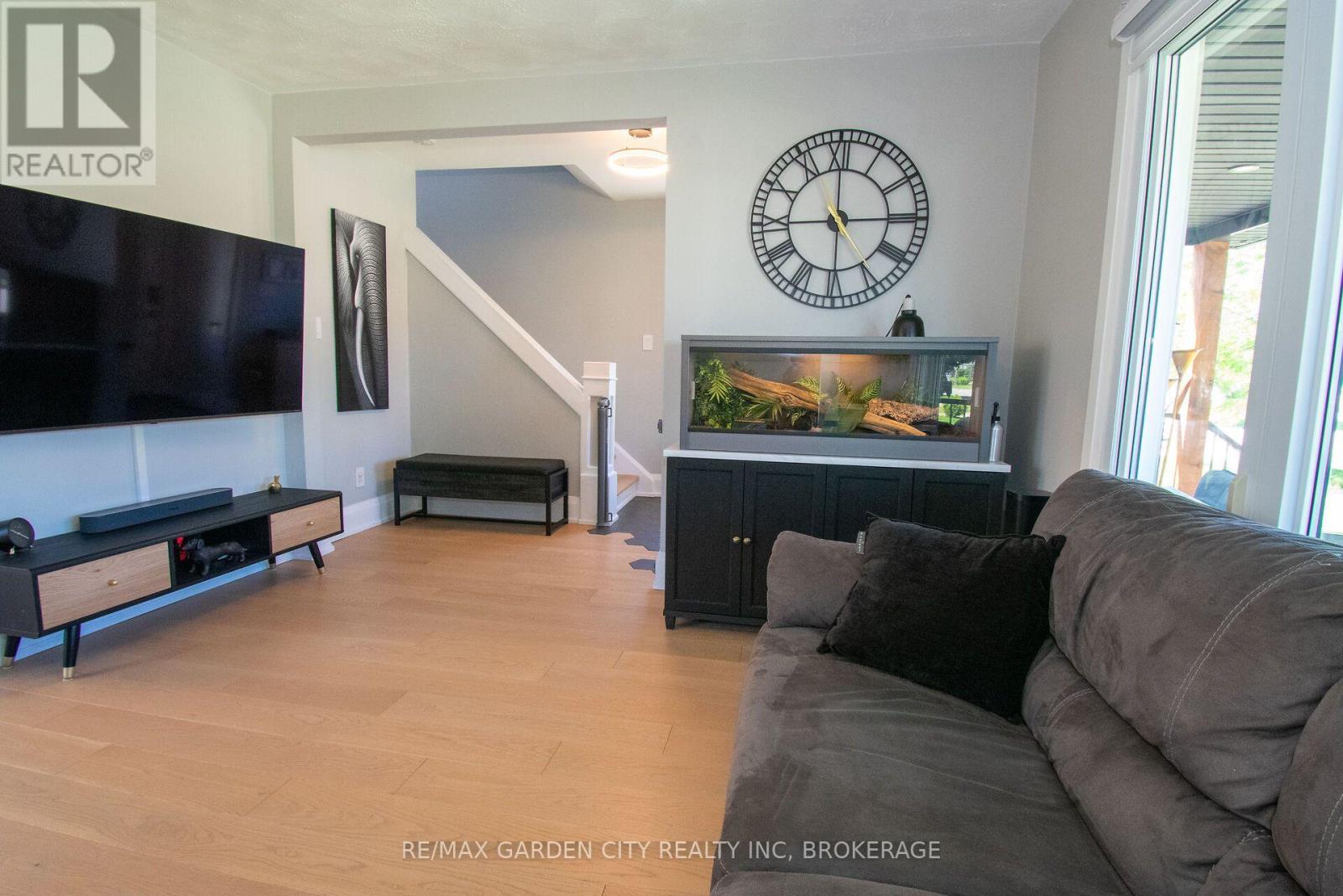 256 SCHOLFIELD AVENUE S - Image 10