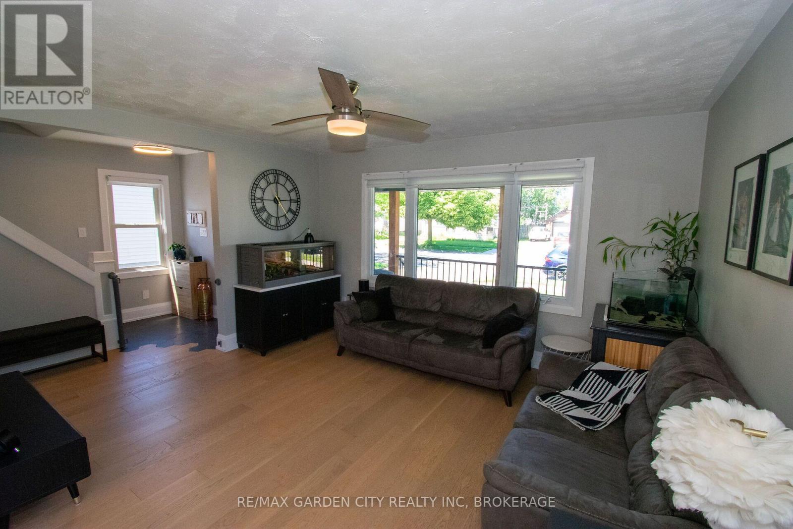 256 SCHOLFIELD AVENUE S - Image 11