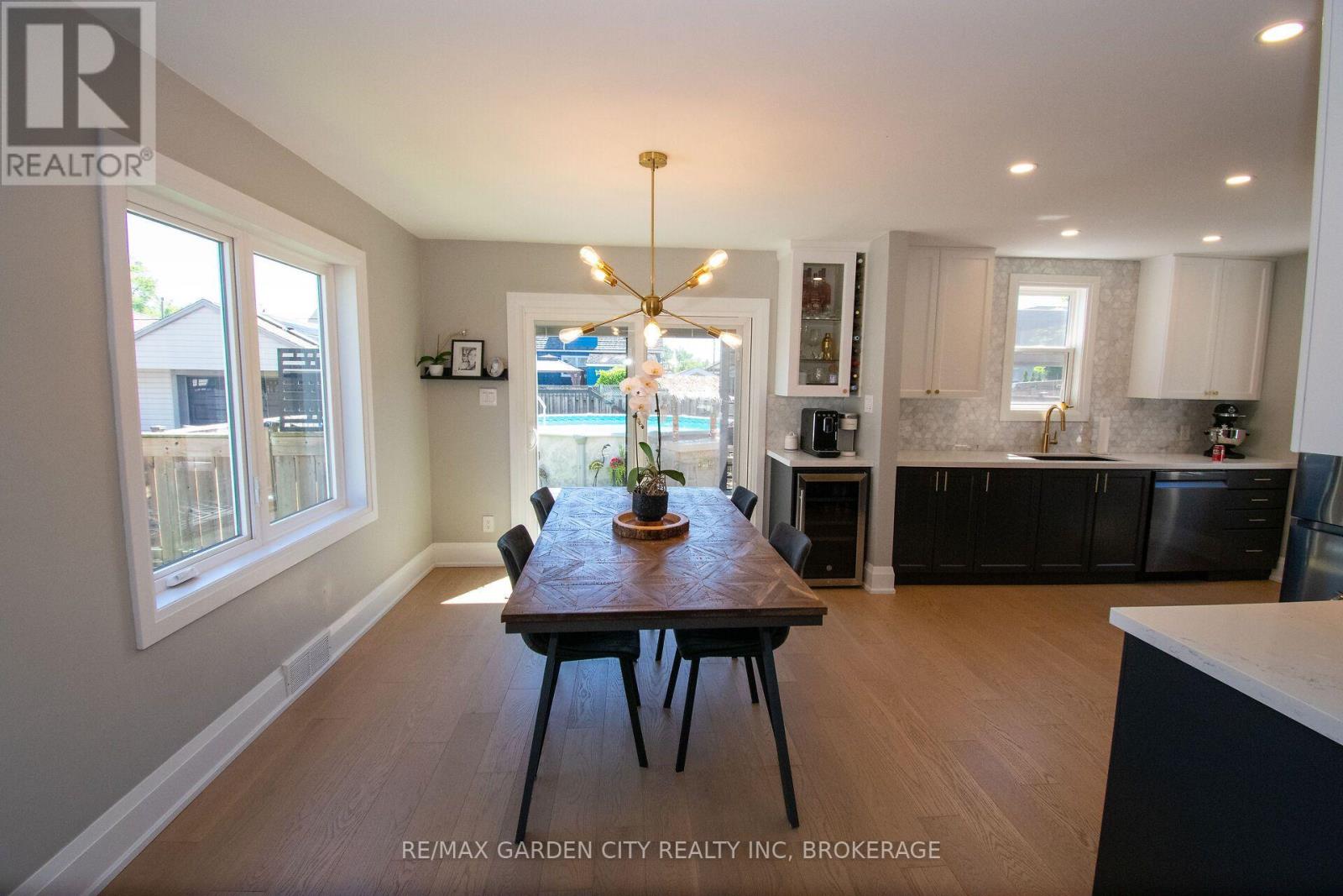 256 SCHOLFIELD AVENUE S - Image 12