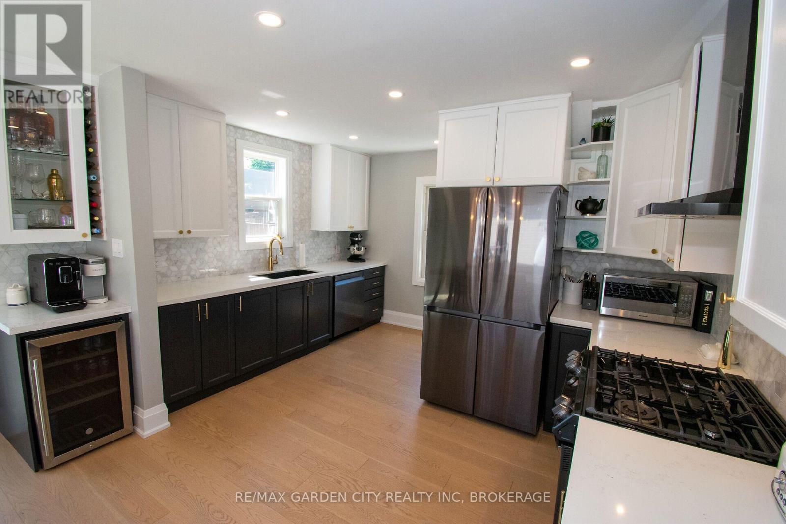 256 SCHOLFIELD AVENUE S - Image 15
