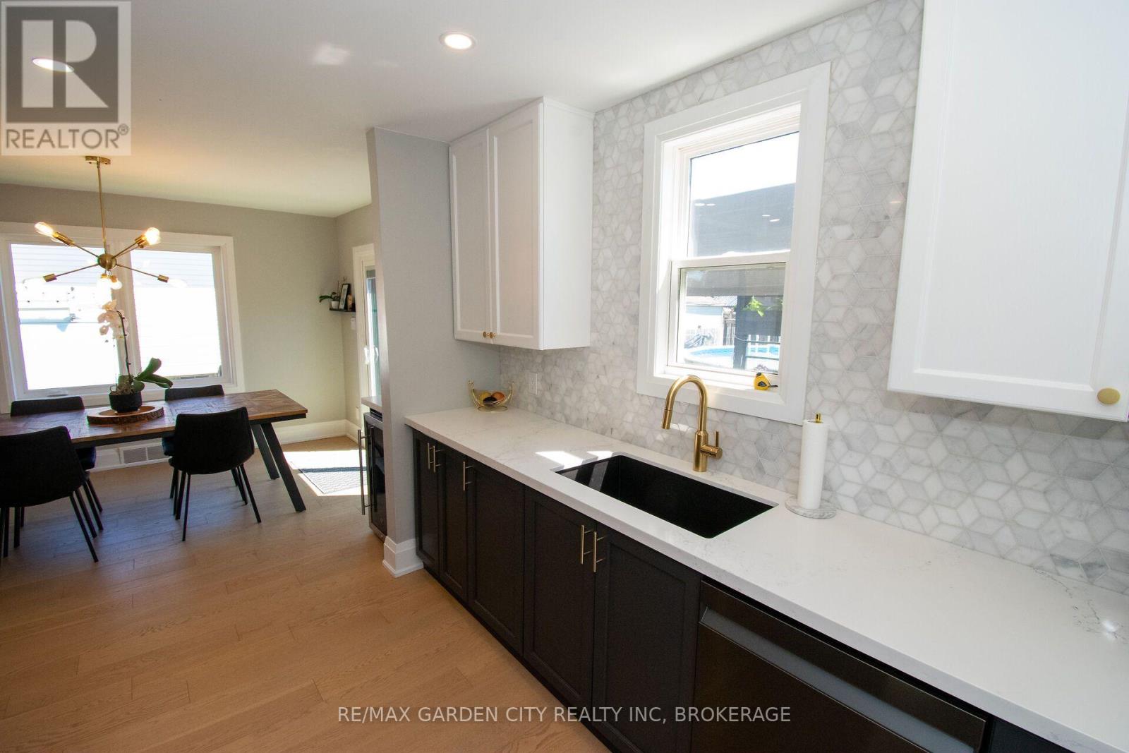 256 SCHOLFIELD AVENUE S - Image 16