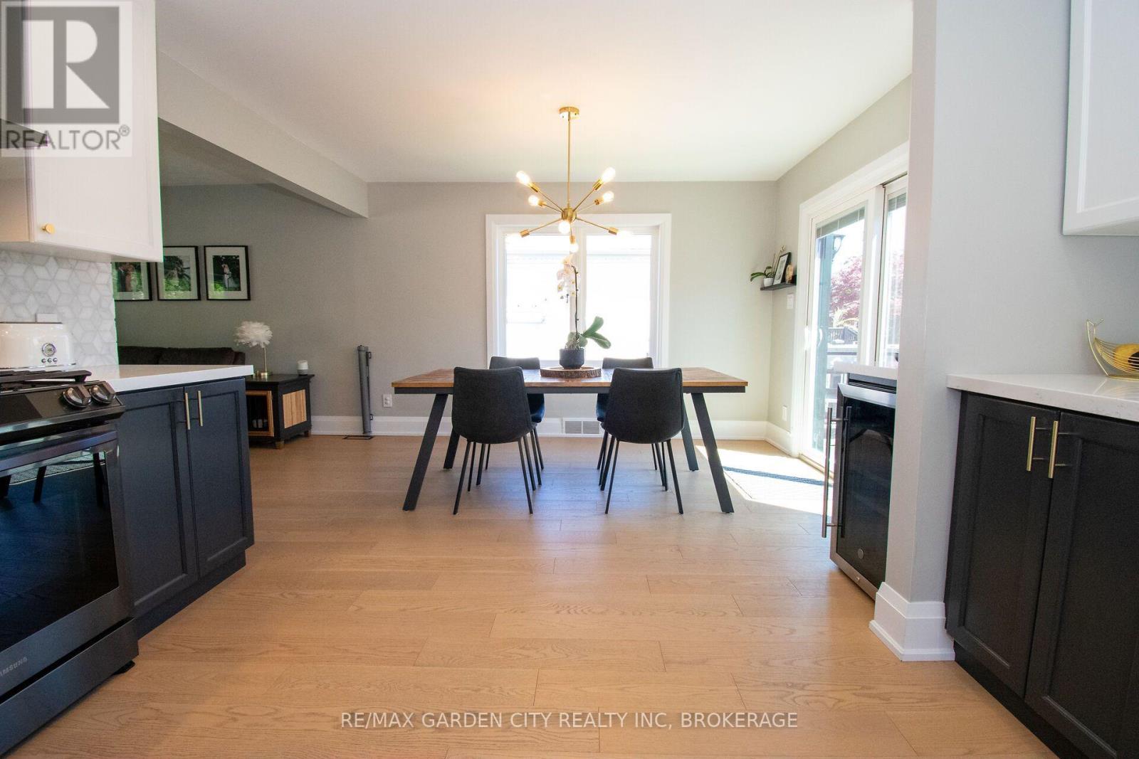 256 SCHOLFIELD AVENUE S - Image 17