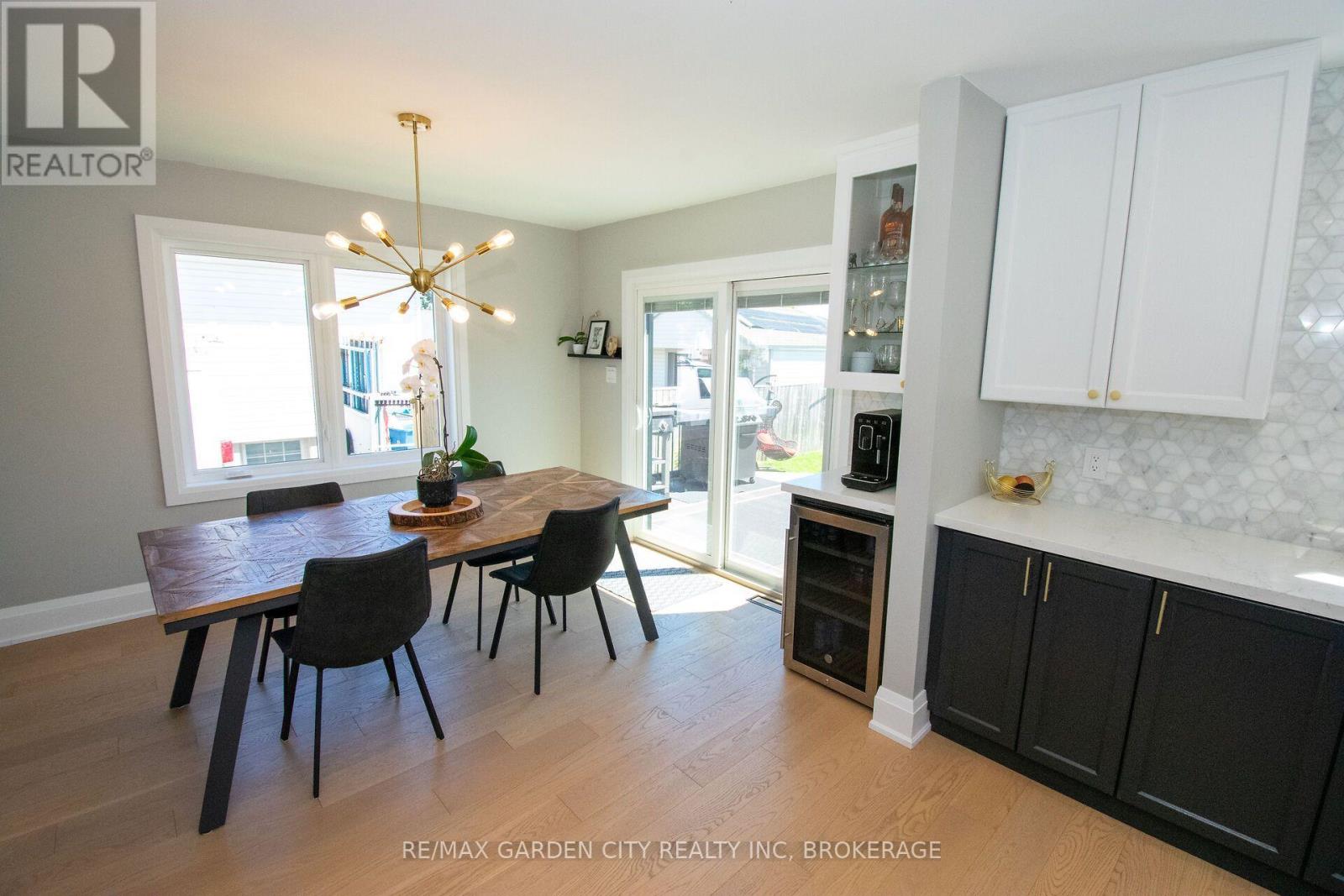 256 SCHOLFIELD AVENUE S - Image 18
