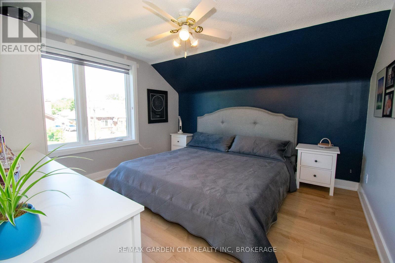 256 SCHOLFIELD AVENUE S - Image 19