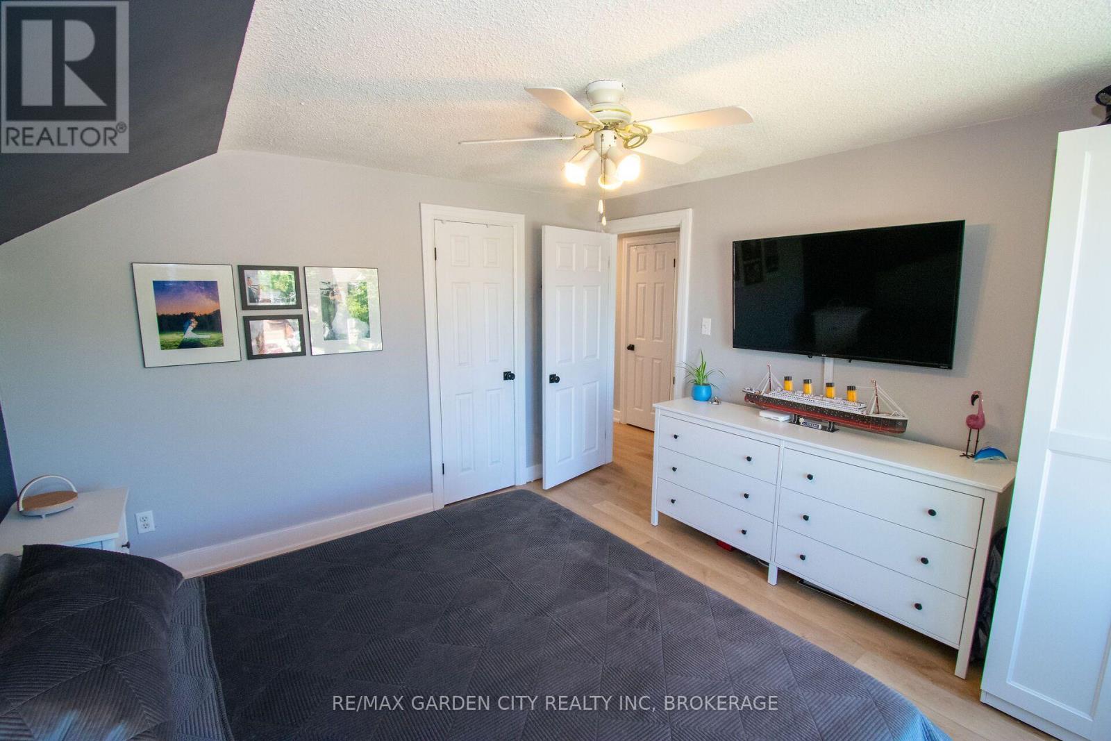256 SCHOLFIELD AVENUE S - Image 21