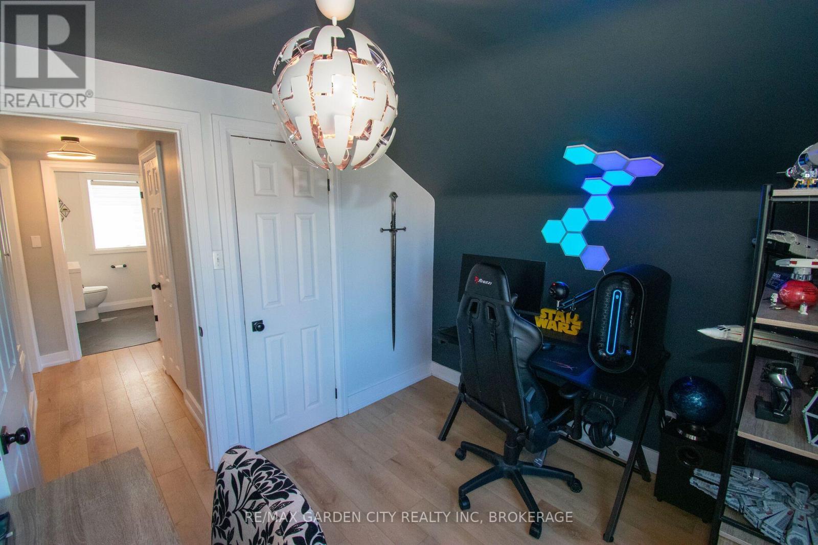 256 SCHOLFIELD AVENUE S - Image 23