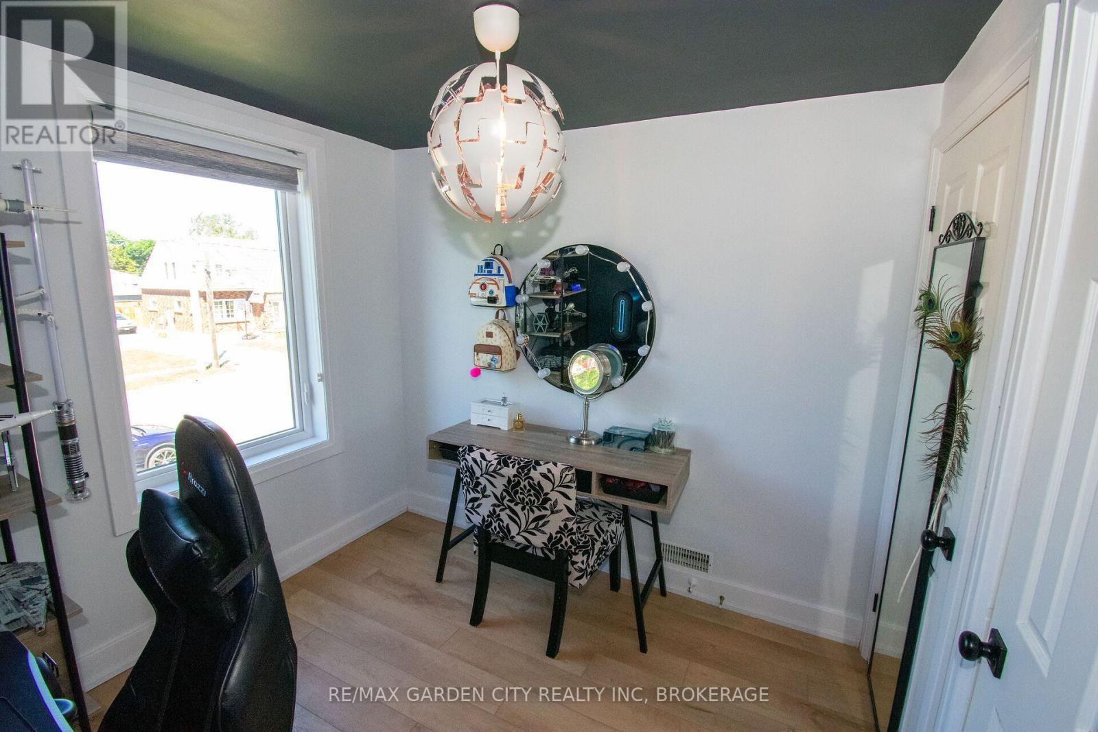 256 SCHOLFIELD AVENUE S - Image 24
