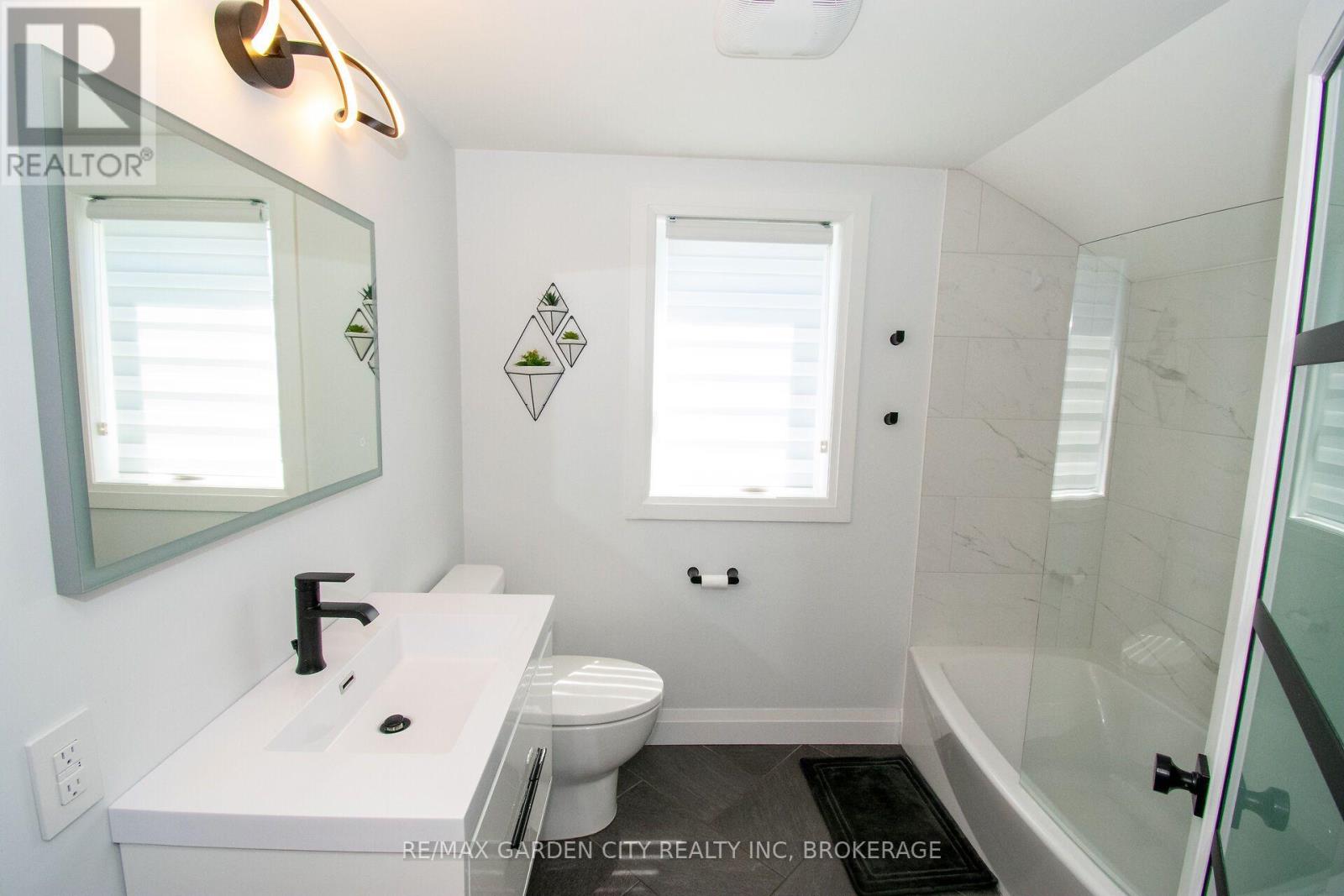 256 SCHOLFIELD AVENUE S - Image 25