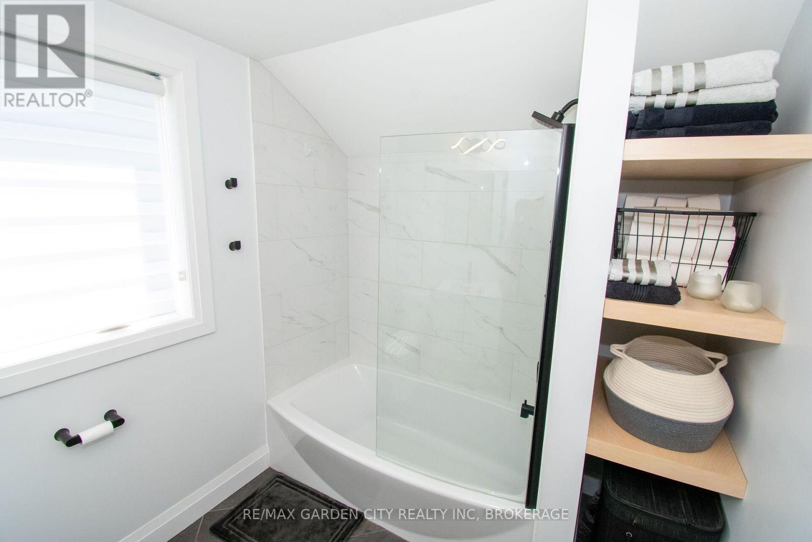256 SCHOLFIELD AVENUE S - Image 26