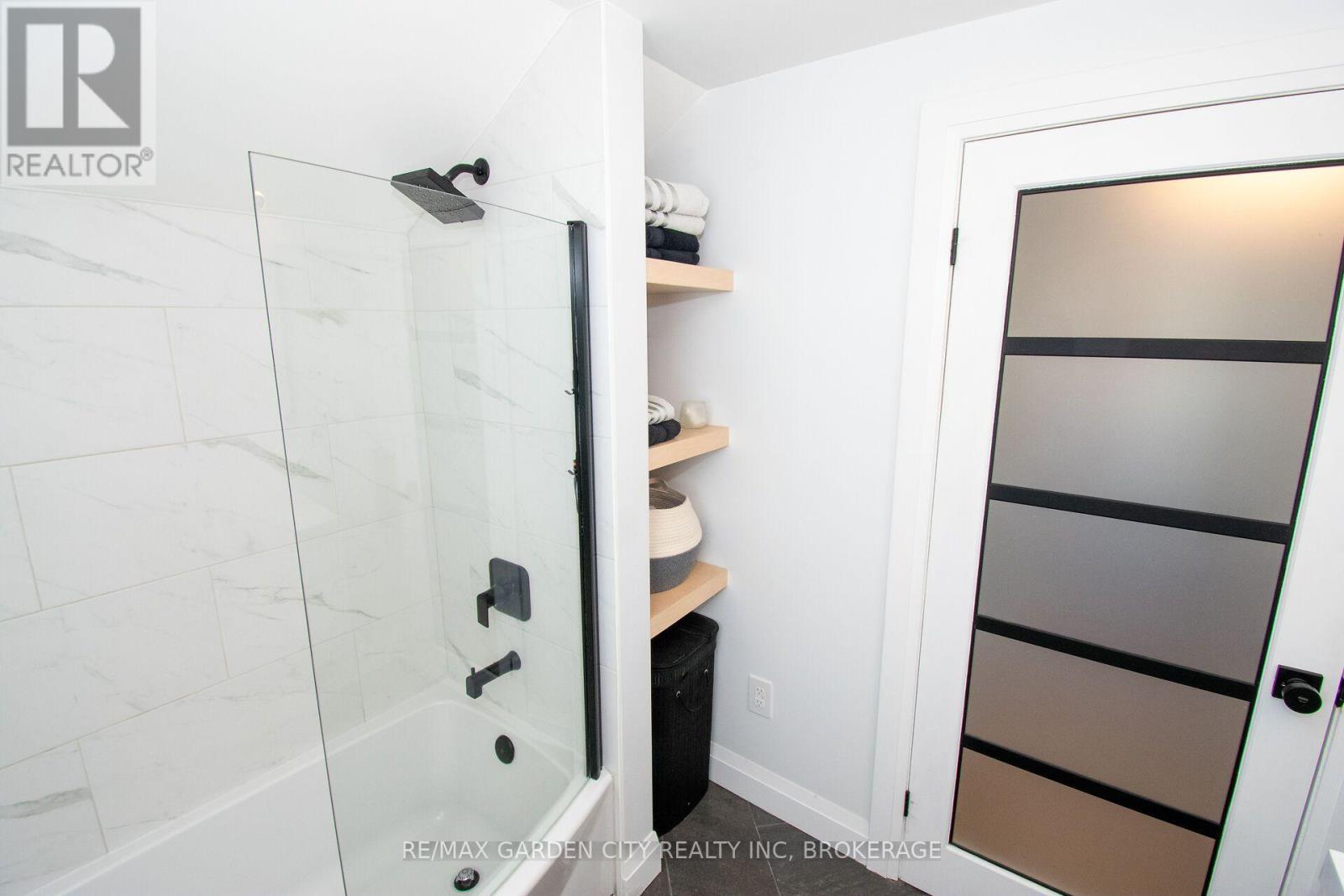 256 SCHOLFIELD AVENUE S - Image 27
