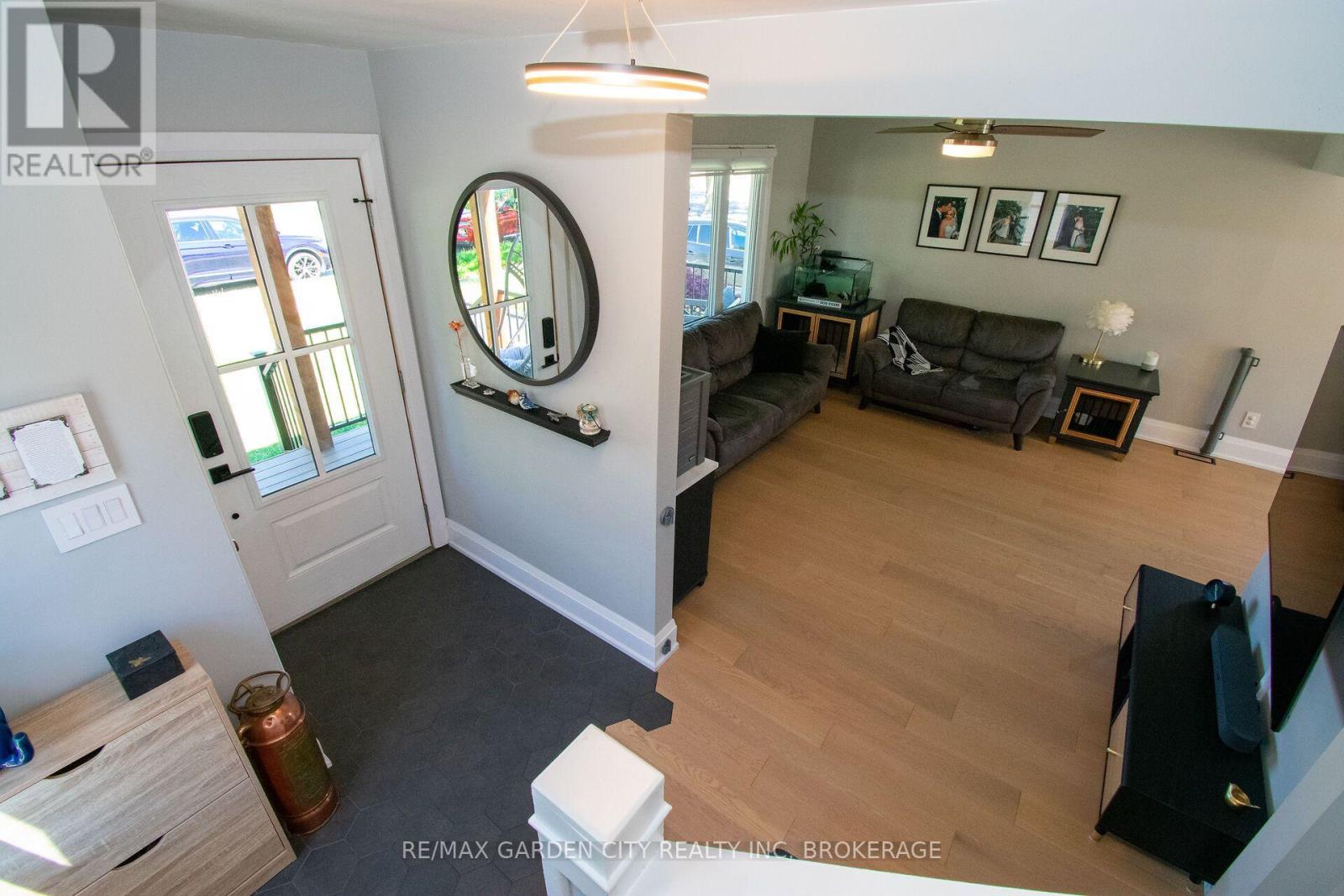 256 SCHOLFIELD AVENUE S - Image 7