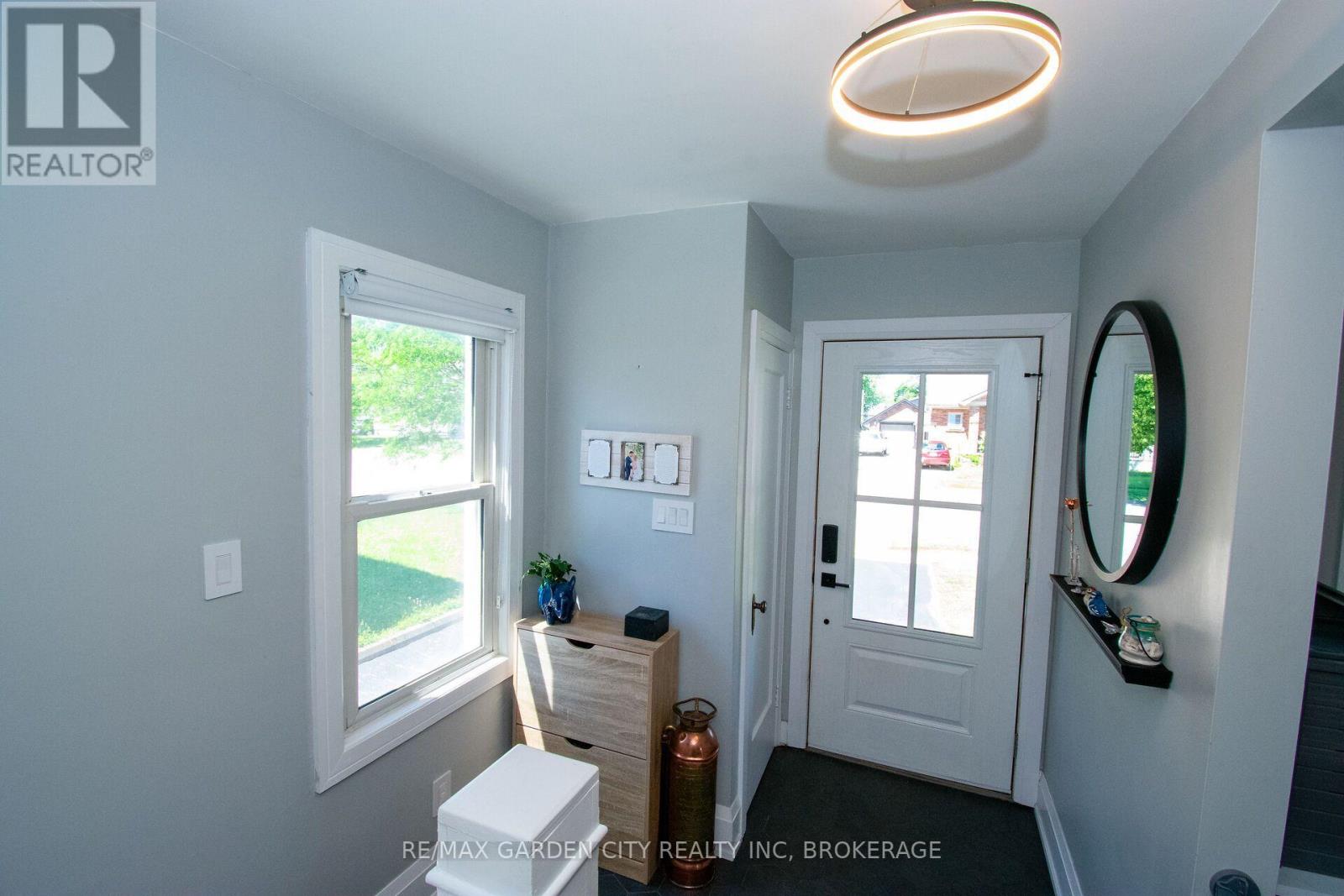 256 SCHOLFIELD AVENUE S - Image 8