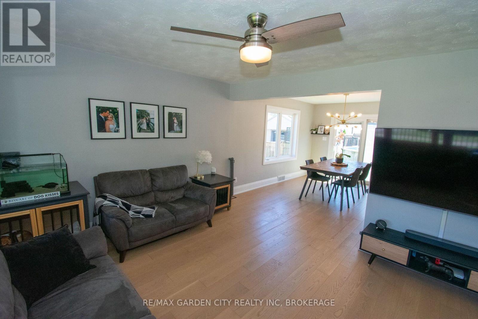 256 SCHOLFIELD AVENUE S - Image 9