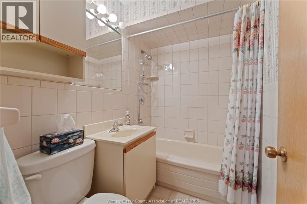 1280 Parkview AVENUE - Image 16