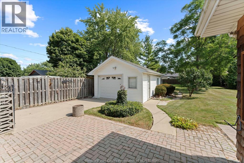 1280 Parkview AVENUE - 32
