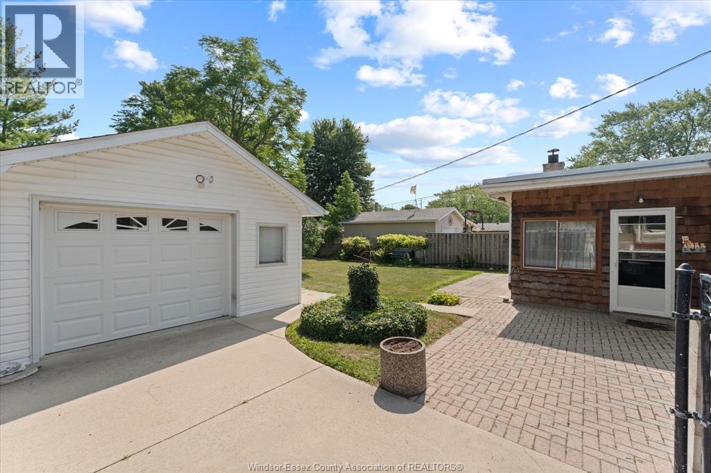 1280 Parkview AVENUE - Image 33