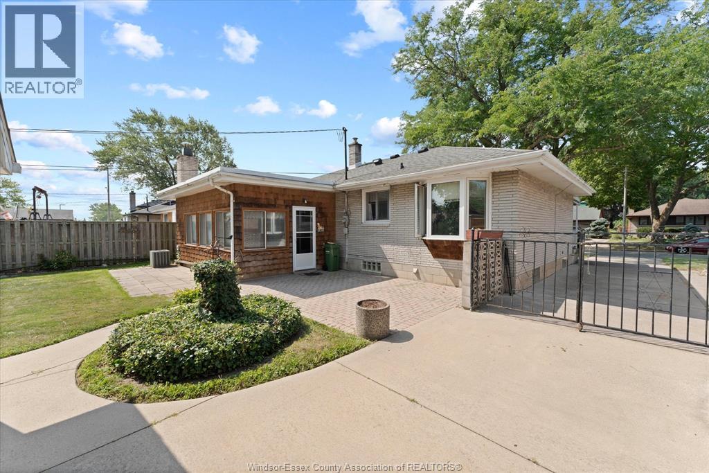 1280 Parkview AVENUE - Image 34