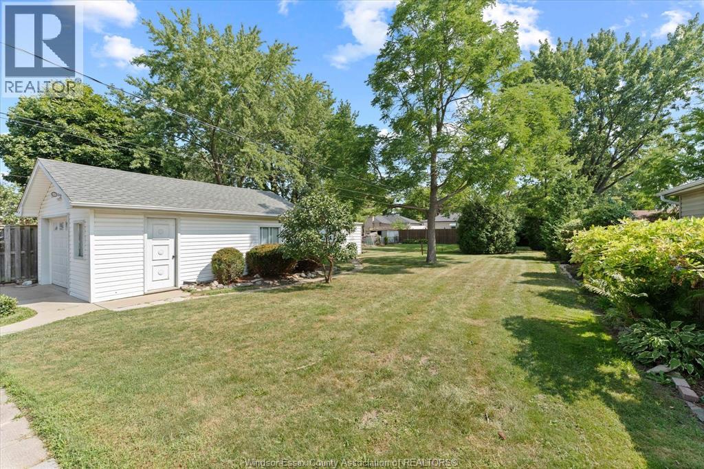 1280 Parkview AVENUE - 35