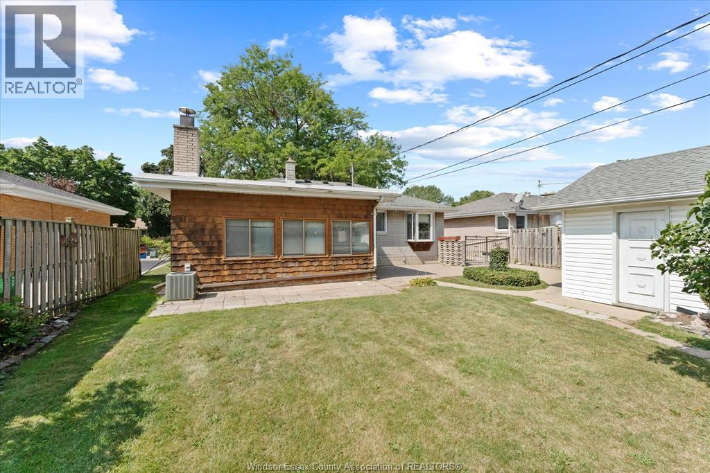 1280 Parkview AVENUE - 36