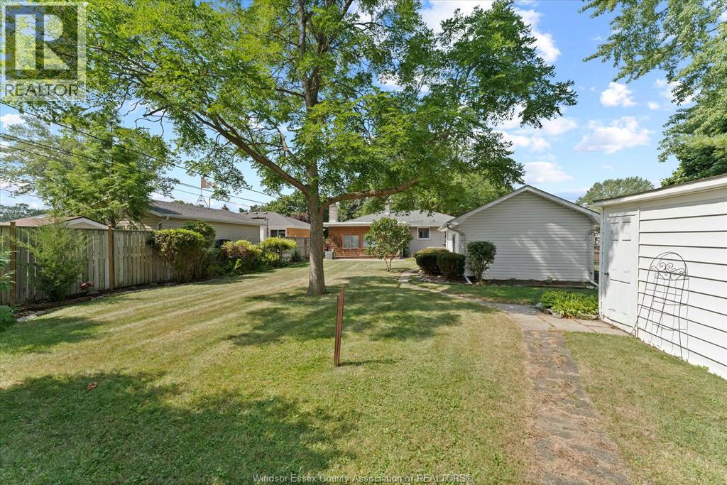 1280 Parkview AVENUE - Image 39