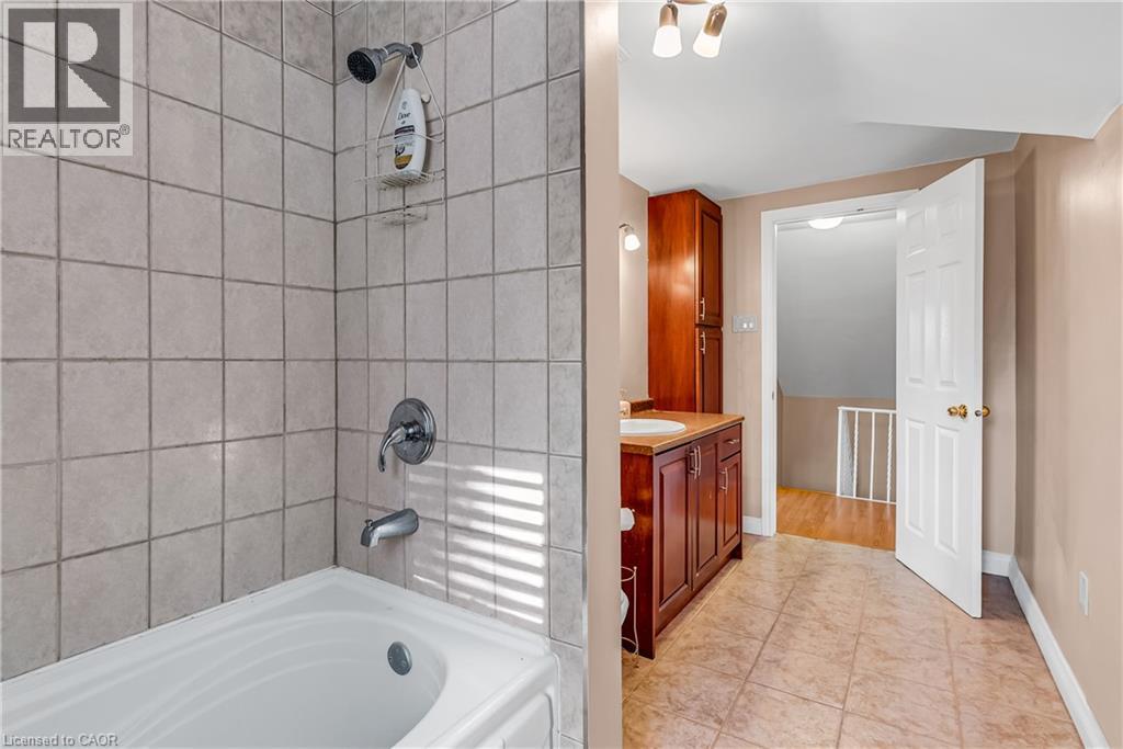 144 LIMERIDGE Road E - Image 24