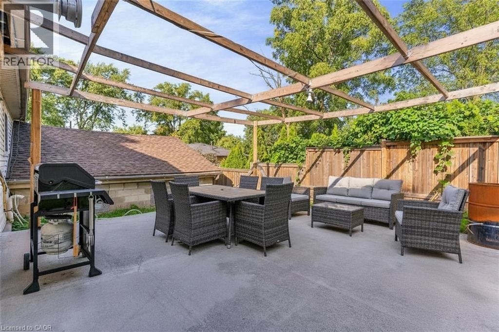 144 LIMERIDGE Road E - 40