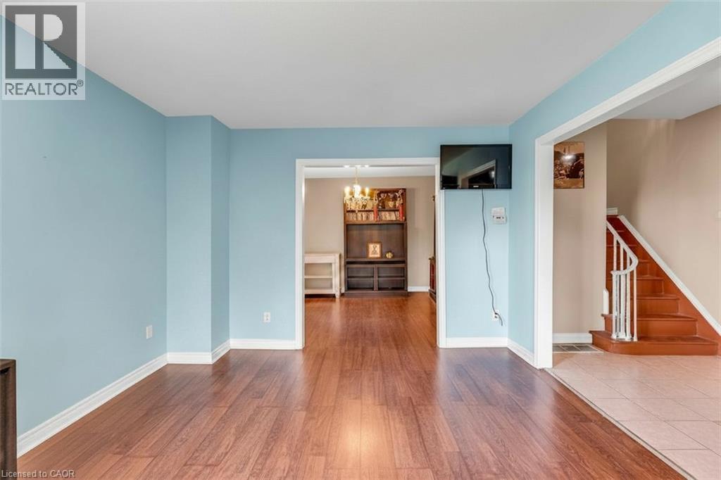 144 LIMERIDGE Road E - 8