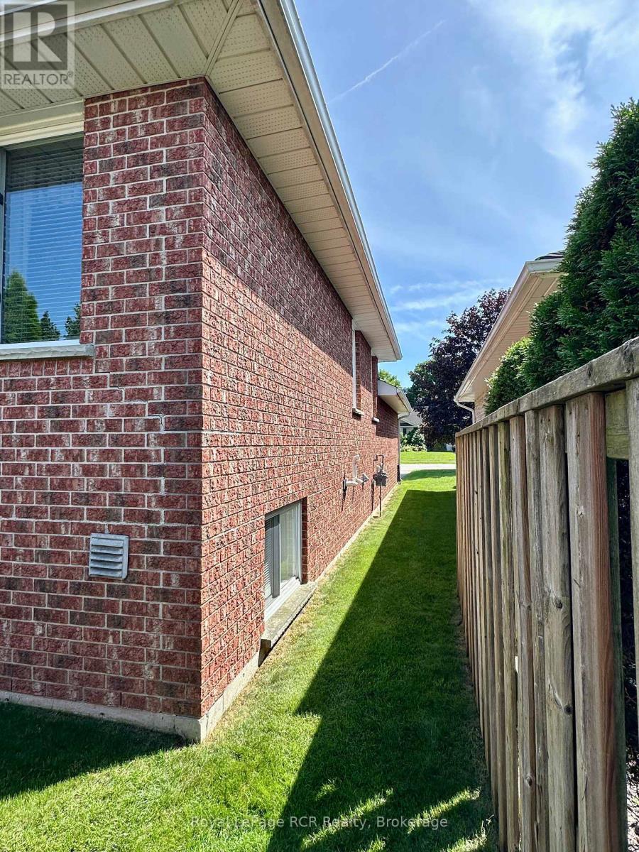 238 4TH STREET CRESCENT - 8