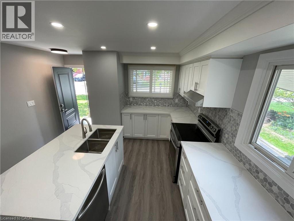 #Upper 37 GOLDFINCH Road, Hamilton, Ontario, L9A3W8, Hamilton, Ontario — photo 5 of 5