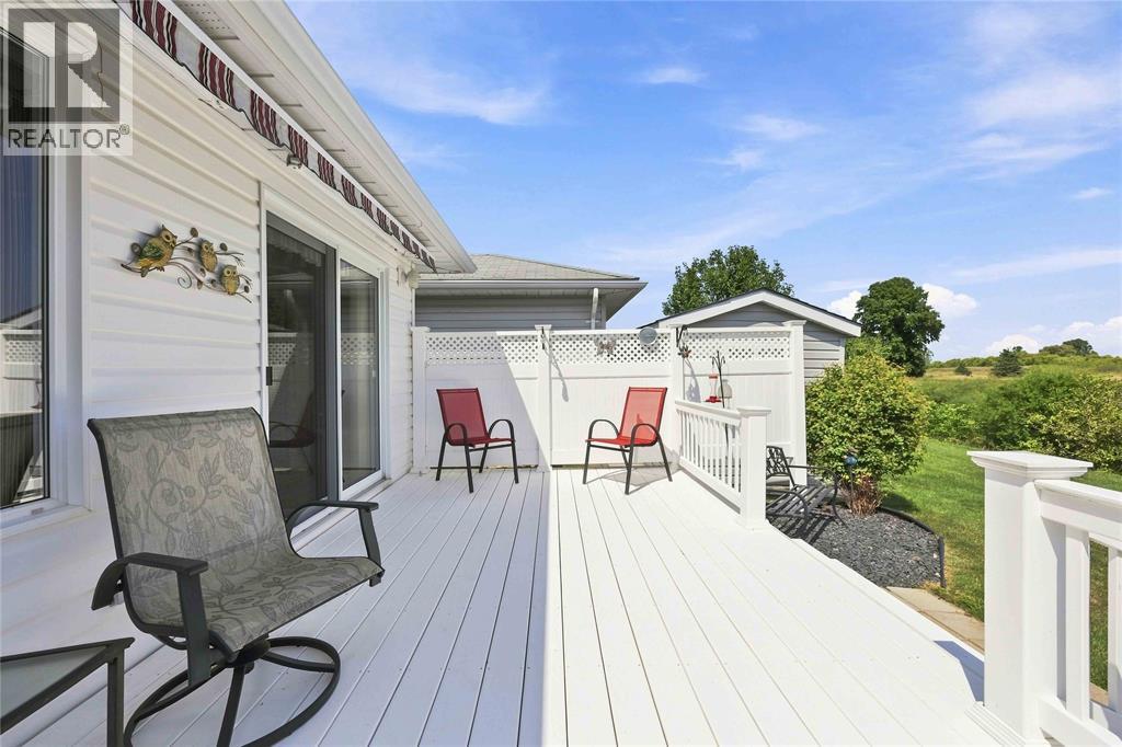 #71 5700 BLACKWELL Sideroad - 36