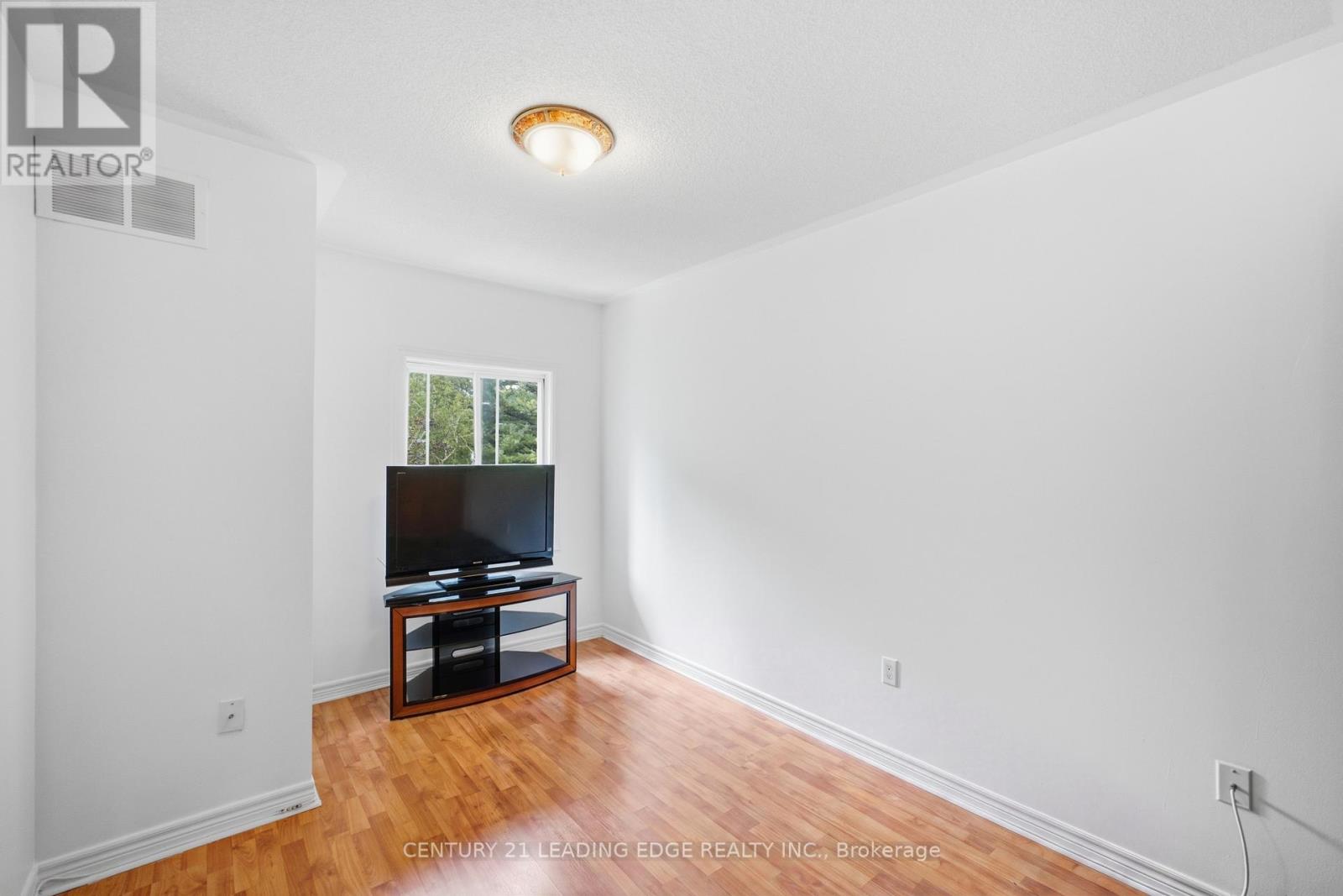 11 GUILDPARK PATHWAY - 17