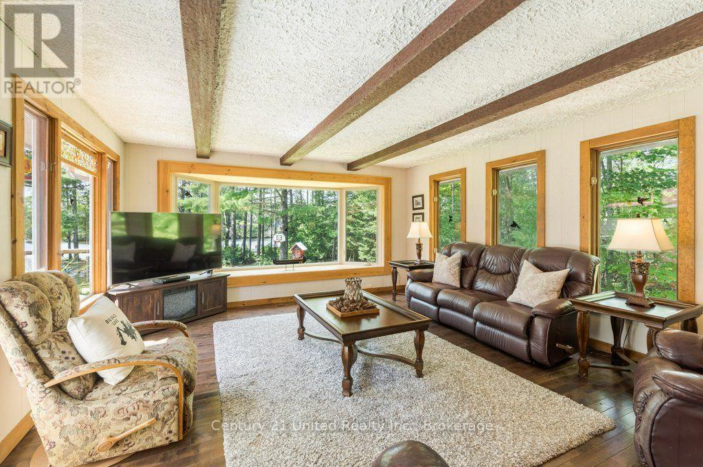 41 HALL CRESCENT - Image 13