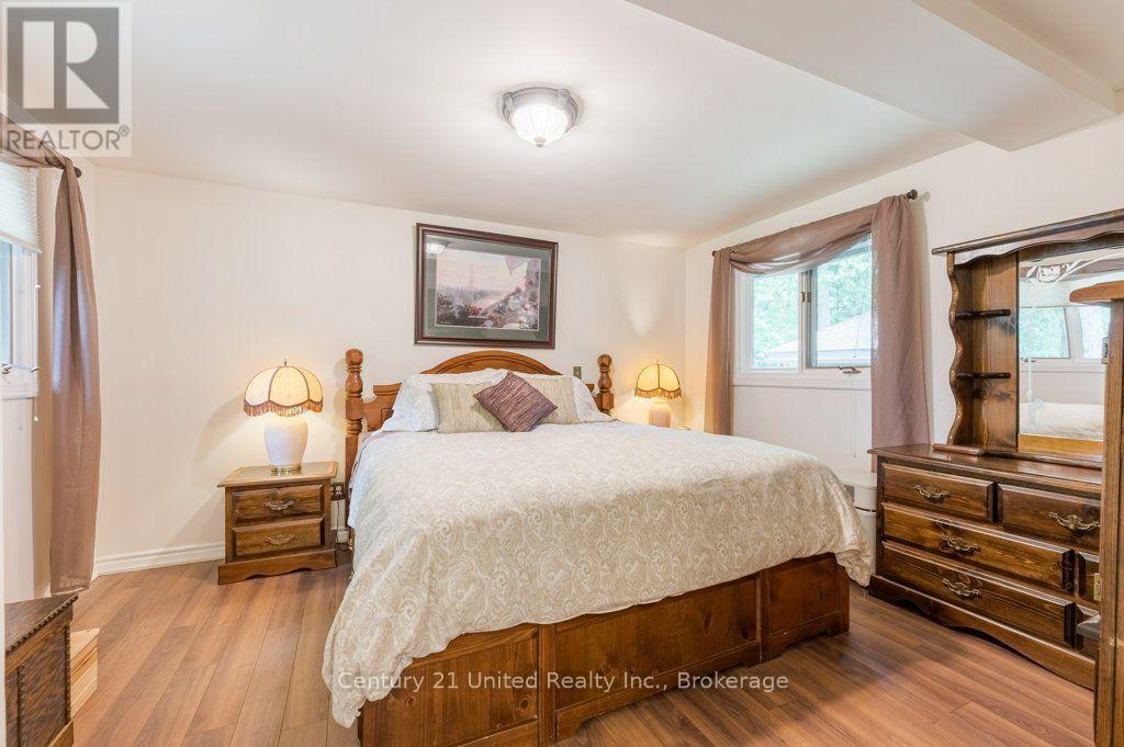 41 HALL CRESCENT - Image 15