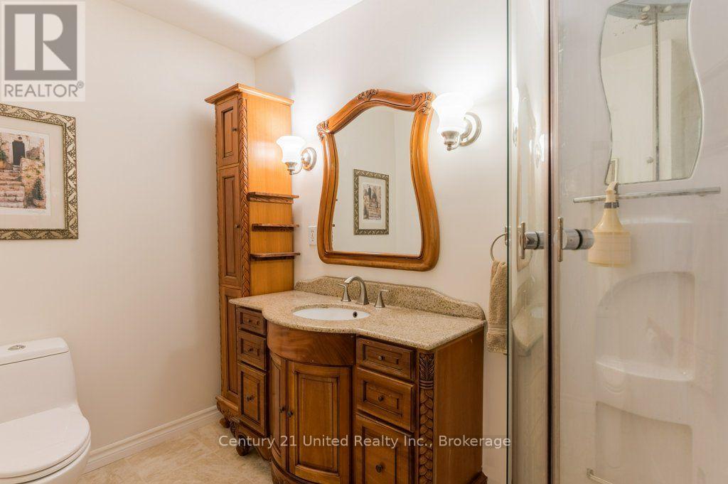 41 HALL CRESCENT - Image 16