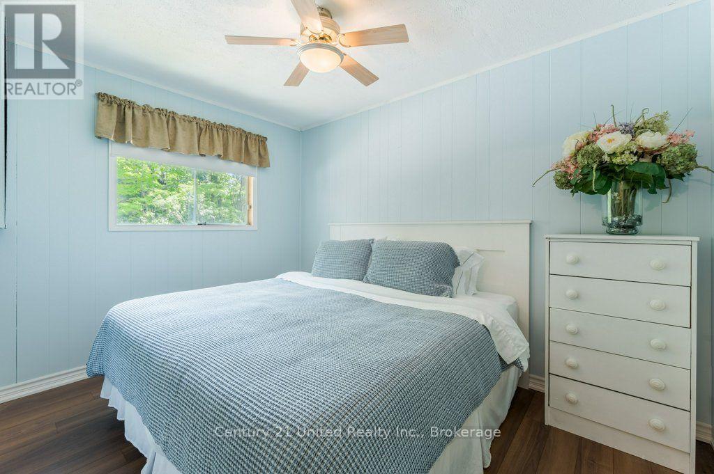 41 HALL CRESCENT - Image 18