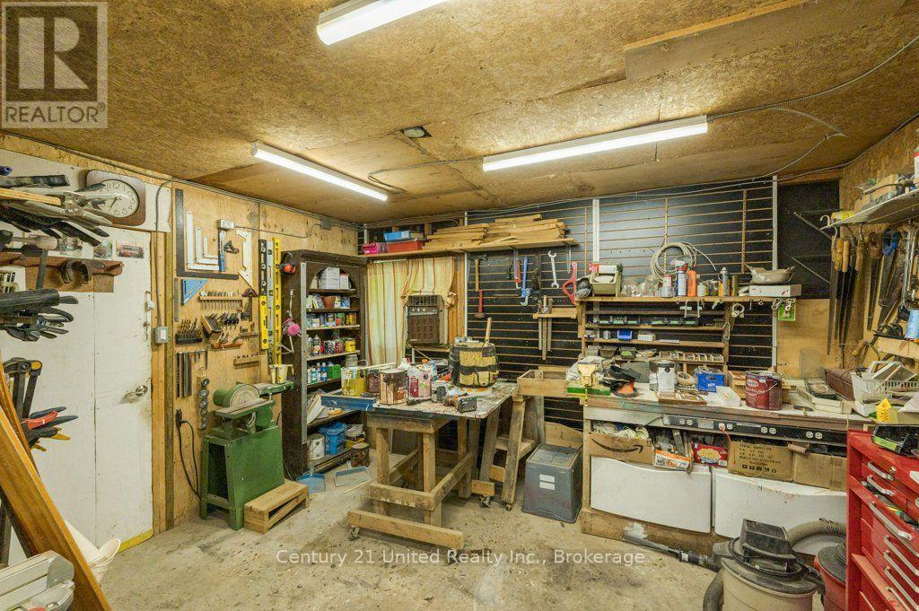 41 HALL CRESCENT - Image 29