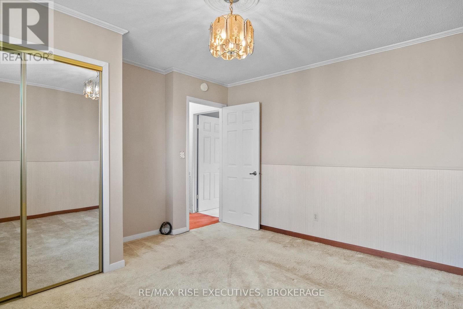 899 SAFARI DRIVE - Image 28