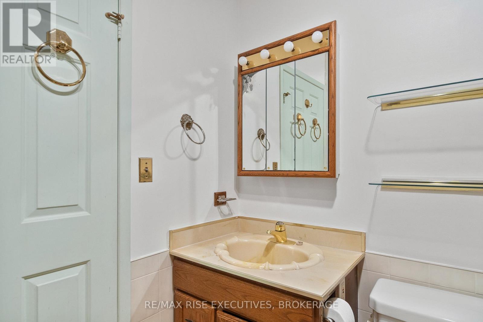 899 SAFARI DRIVE - Image 35