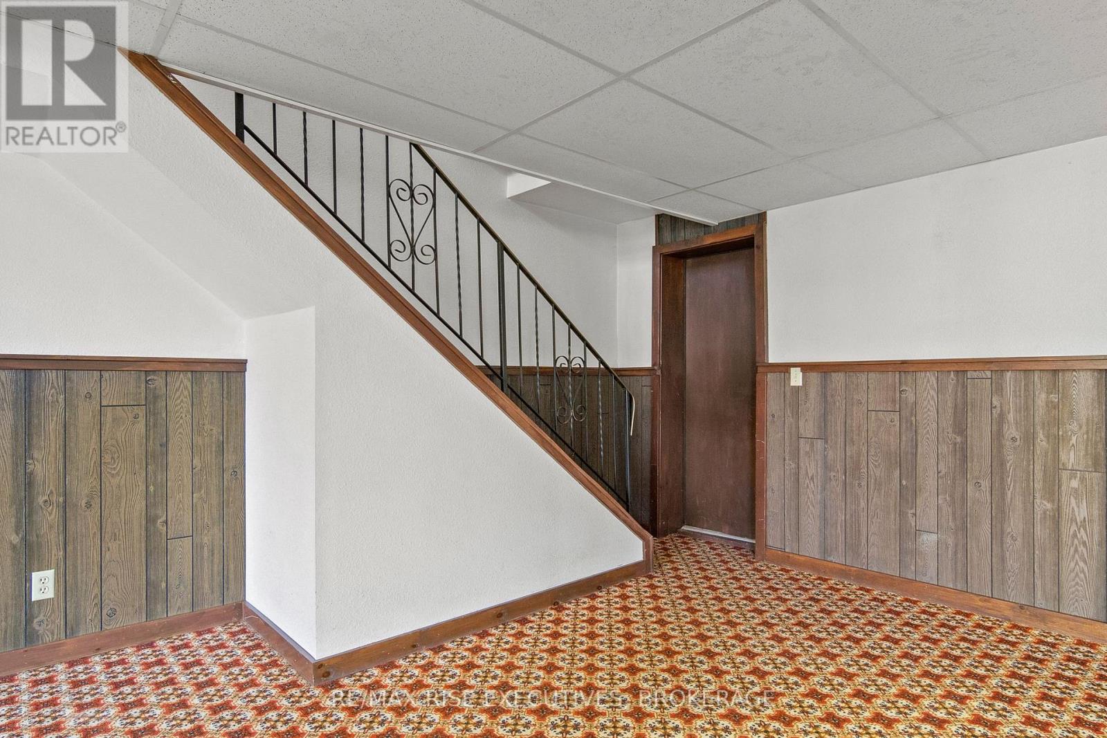 899 SAFARI DRIVE - 38