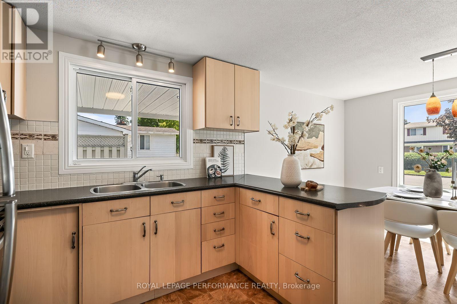 2179 Erinbrook Crescent