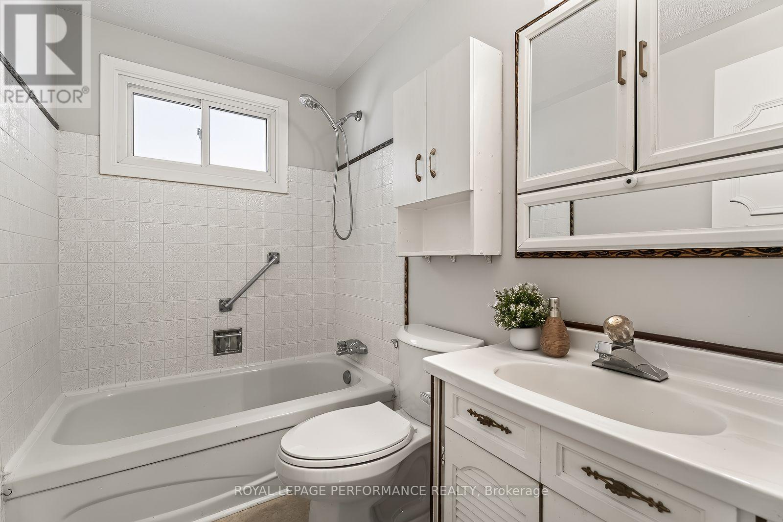 2179 Erinbrook Crescent