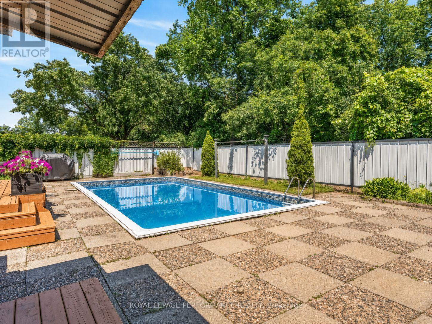 2179 Erinbrook Crescent