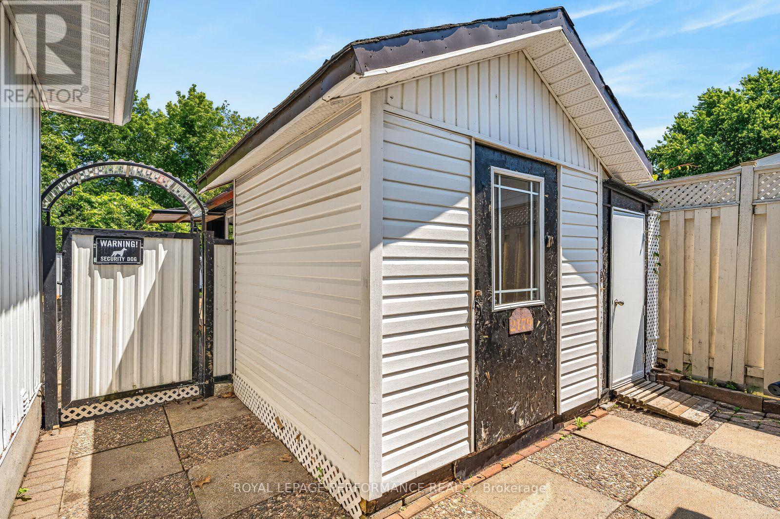 2179 Erinbrook Crescent