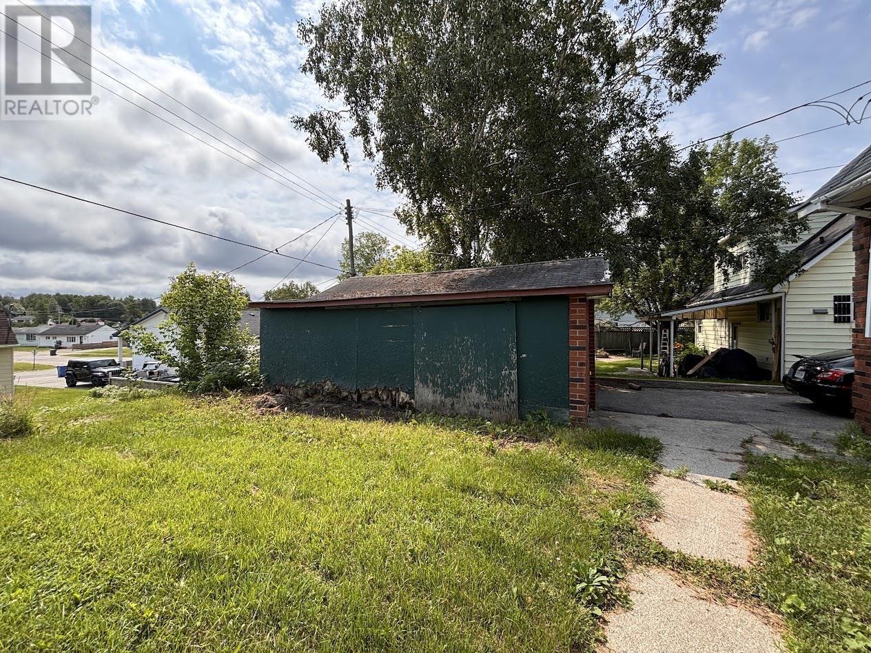7 Mona DR - 24