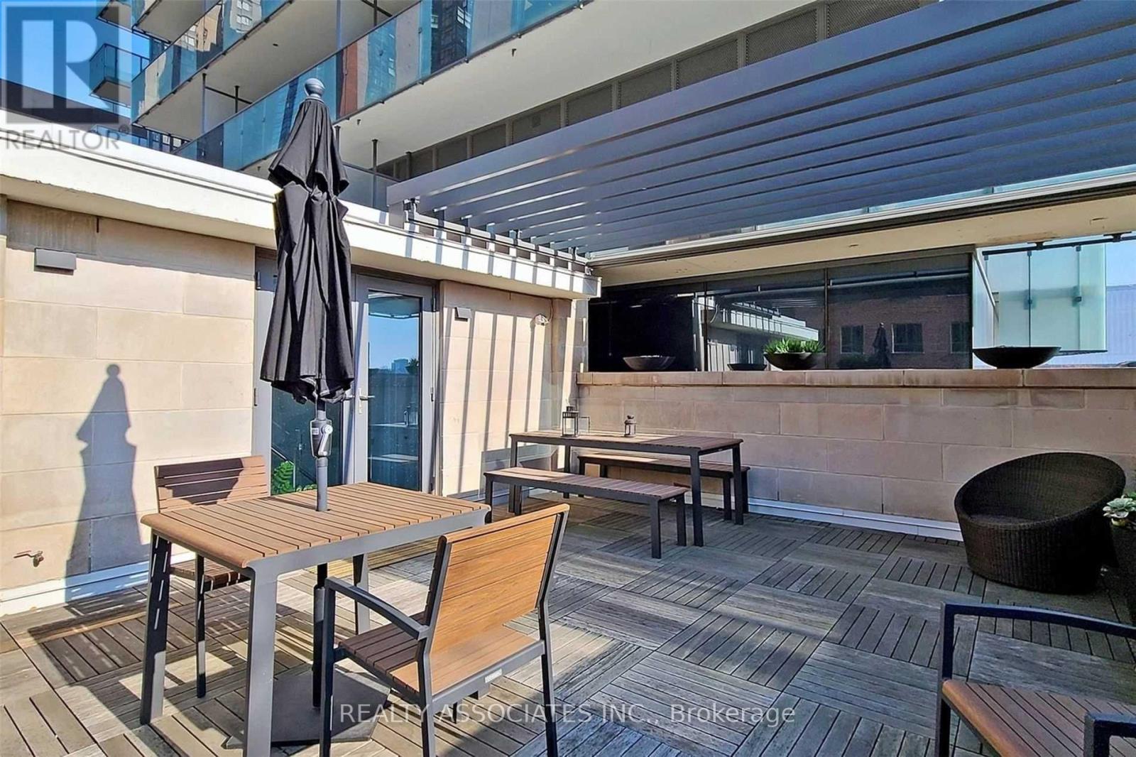 #1605 75 ST NICHOLAS STREET - 17
