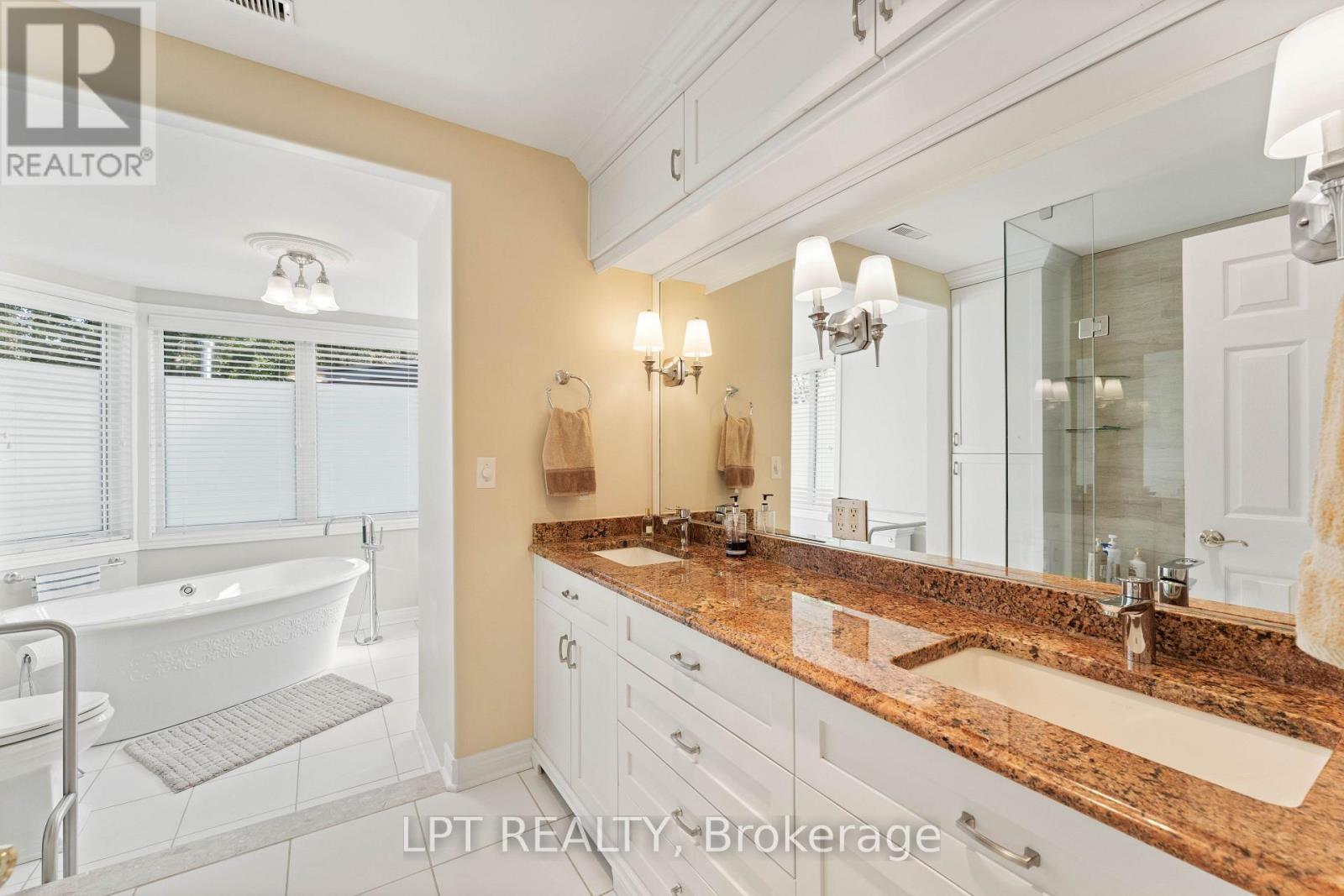 357 LAKE DRIVE N - Image 25