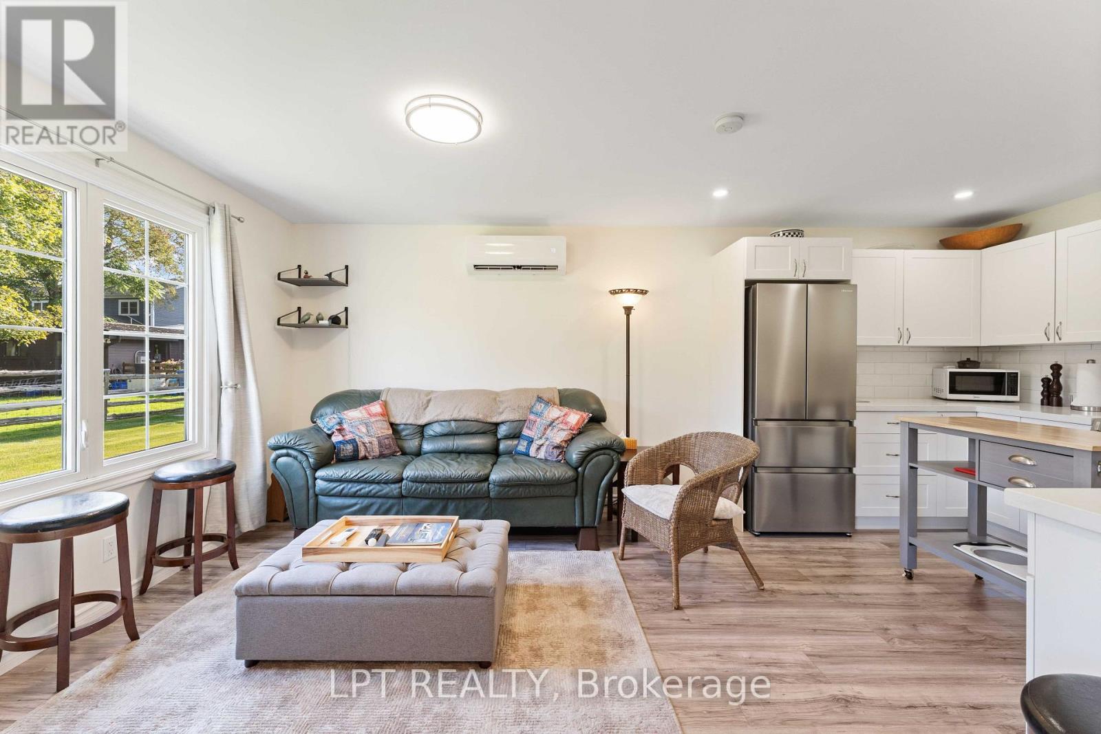 357 LAKE DRIVE N - 35