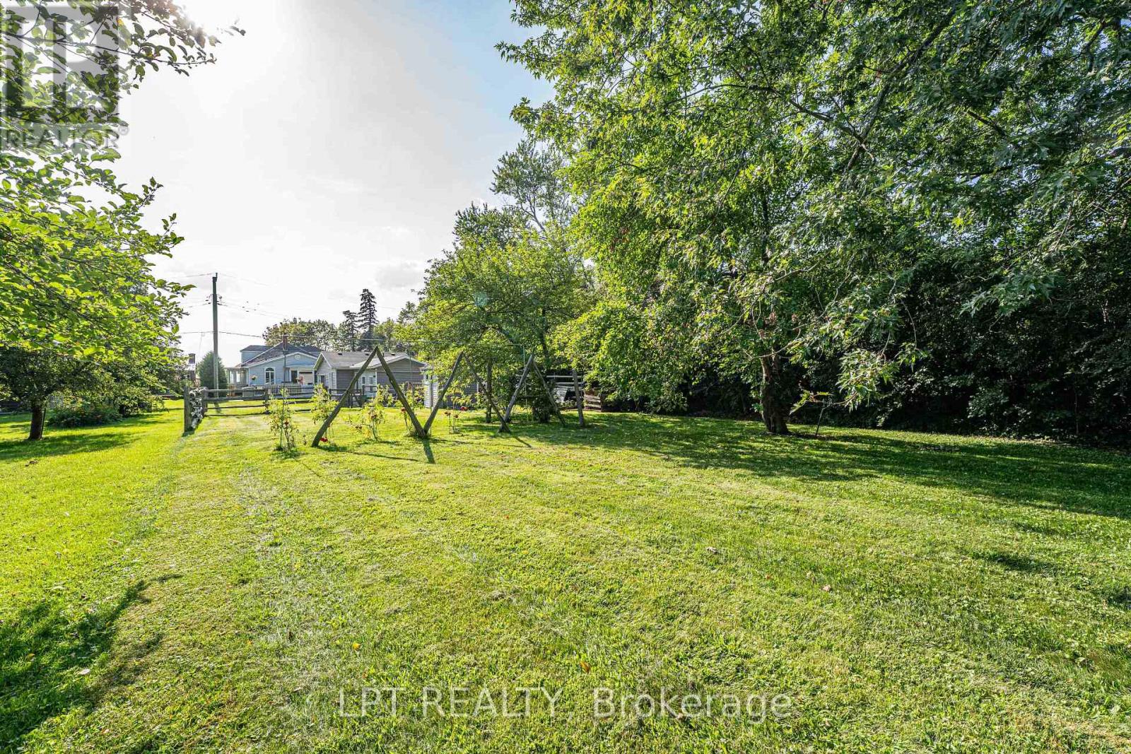 357 LAKE DRIVE N - 41